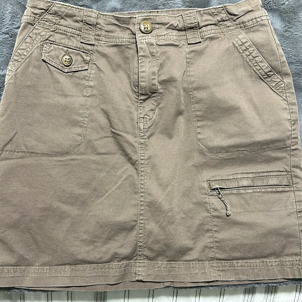 Skort, with multiple pockets